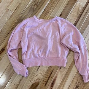 No boundaries crop crewneck